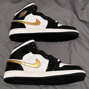 Jordan 1 mid